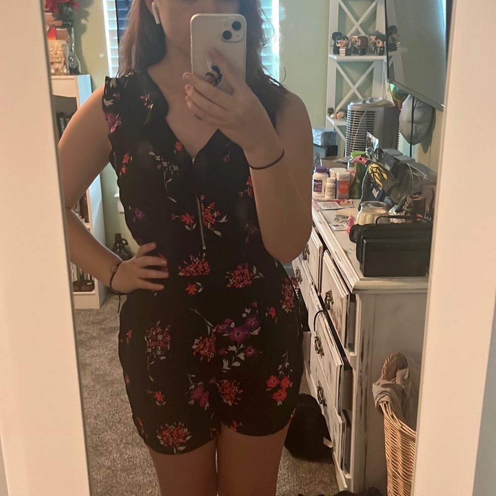 “Express” romper size 6. Black color and floral patterns added. Two pockets.